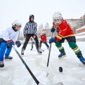 В Новоуральске стартовал Кубок главы по дворовому хоккею «Наша игра»