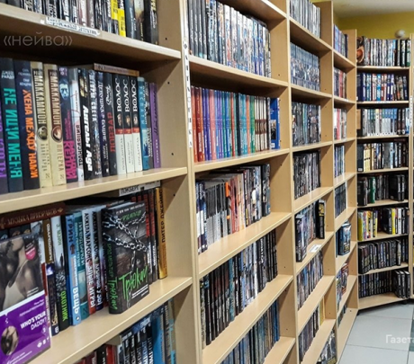 В отсутствие интернета и киосков «Информпечати» новоуральцы стали чаще заходить в книжные магазины