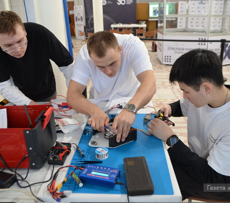 В Новоуральском технологическом колледже стартовал отраслевой чемпионат «Битва роботов»