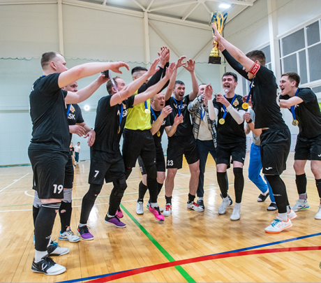 Чемпионат города по футзалу среди мужских команд завершился в Новоуральске