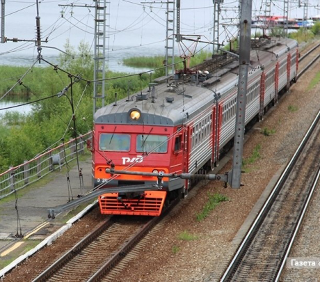 Пенсионеры Свердловской области в дачный сезон смогут ездить на электричках за полцены