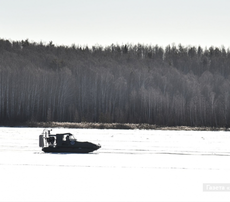 Рыбак провалился под лед на озере Таватуй в районе Калиново