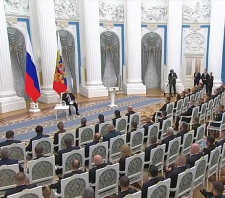 Президент России Владимир Путин встретился с выпускниками первого потока программы «Время героев»