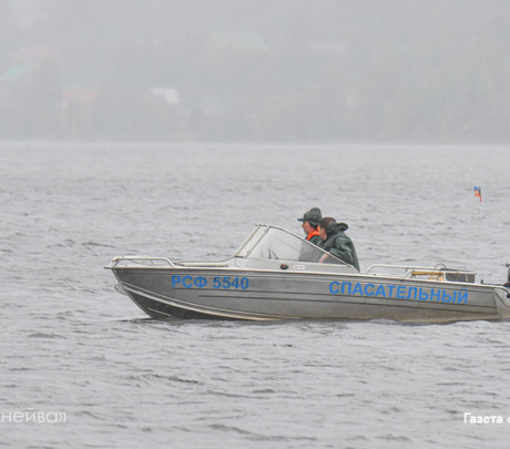 Спасатели обнаружили обнаружили пустую моторку в движении на Верх-Нейвинском пруду